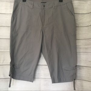 Lee Skimmers in Light Gray Size 18 Like New